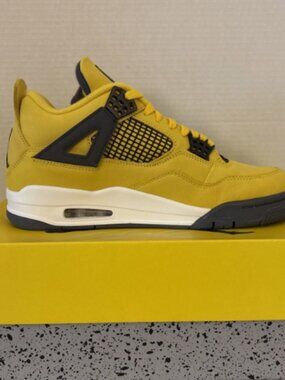 Jordan 4 Retro Mid Lightning